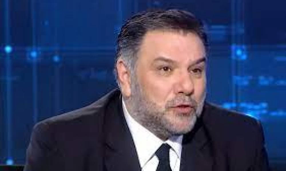 Γρηγόρης Αρναούτογλου: Ξεσπάει κατά του καθηγητή που επιτέθηκε φραστικά σε μαθητή επειδή φορούσε φούστα
